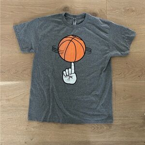 Gildan Gray Tee with Orange Basketball Graphic Mens Large